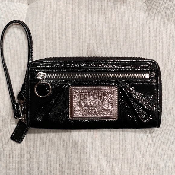 Coach Handbags - Coach wristlet Coach Handbags - Coach wristlet